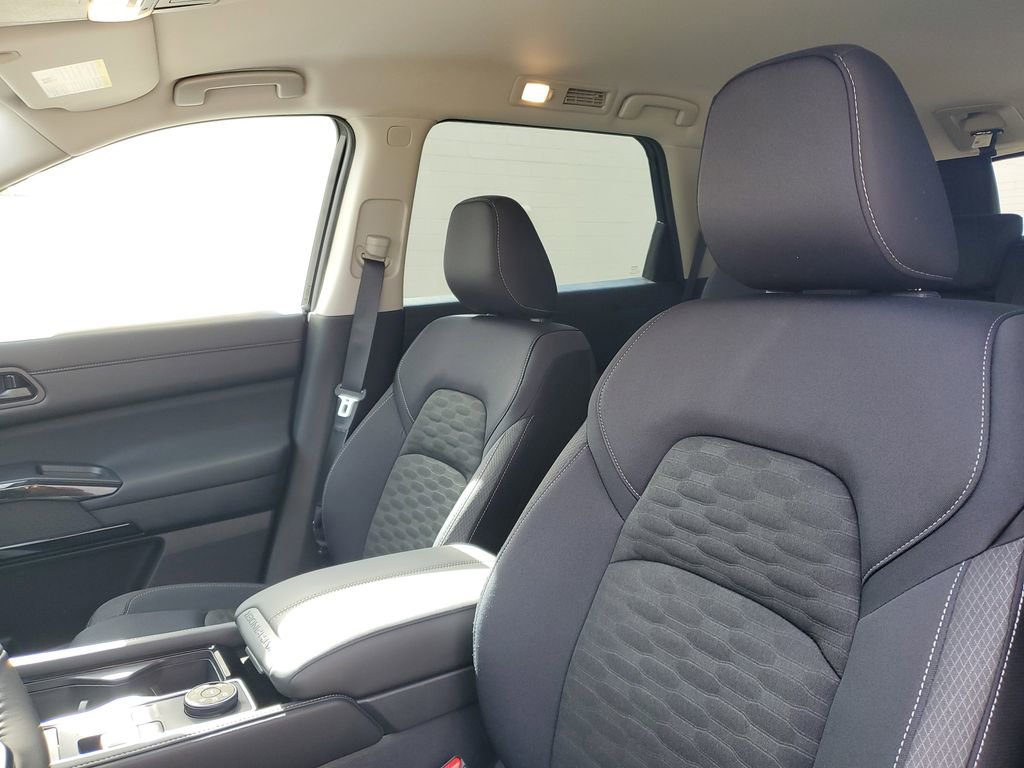New 2025 Nissan Pathfinder SV image 11