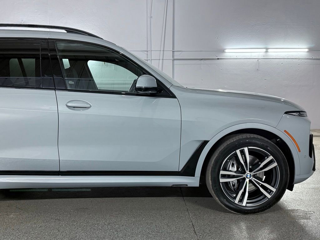Used 2023 BMW X7 xDrive40i w/ M Sport Package image 4