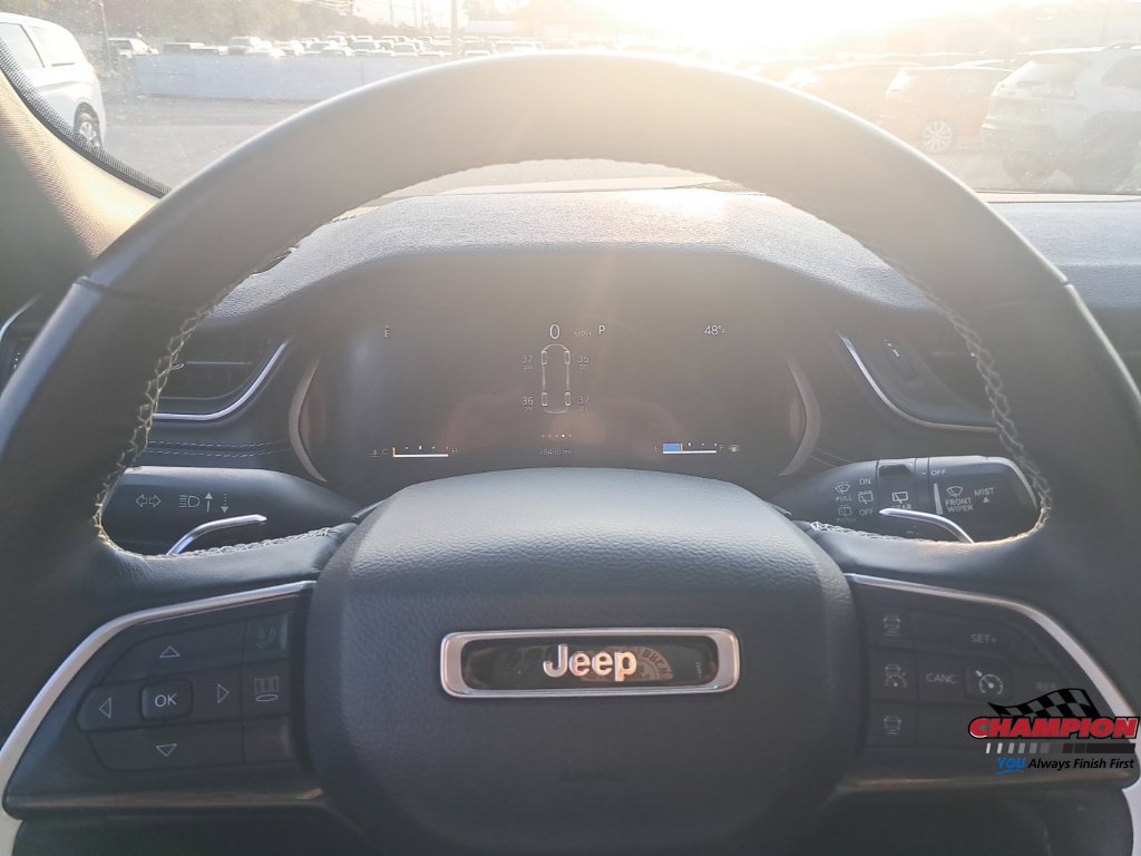Used 2022 Jeep Grand Cherokee Altitude AWD/4WD image 30