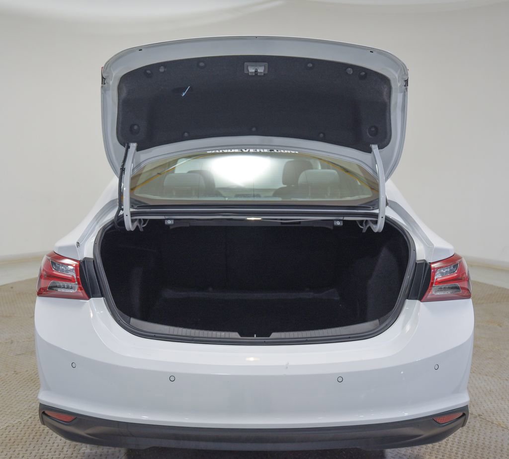 Used 2022 Chevrolet Malibu LT image 13