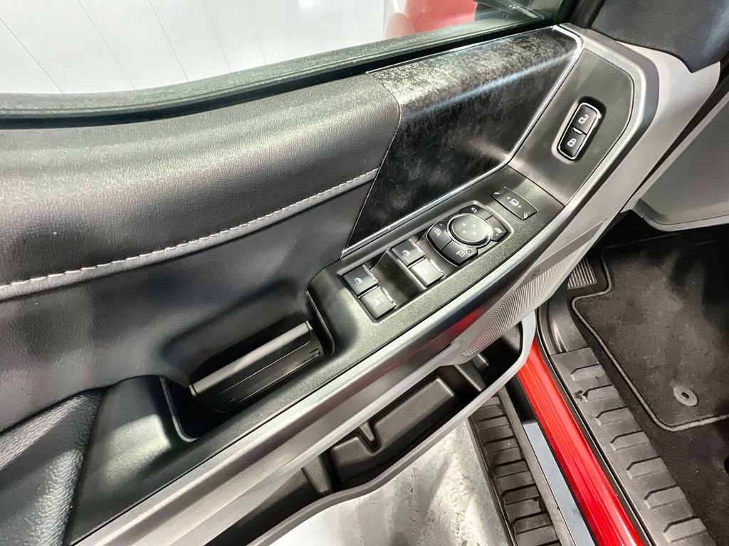 New 2025 Ford F250 XLT w/ Black Appearance Package image 38