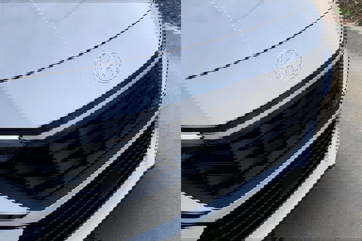 Used 2025 Hyundai Elantra Limited image 31