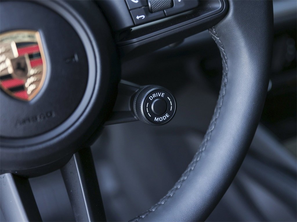 Certified 2025 Porsche Cayenne E-Hybrid Coupe image 21