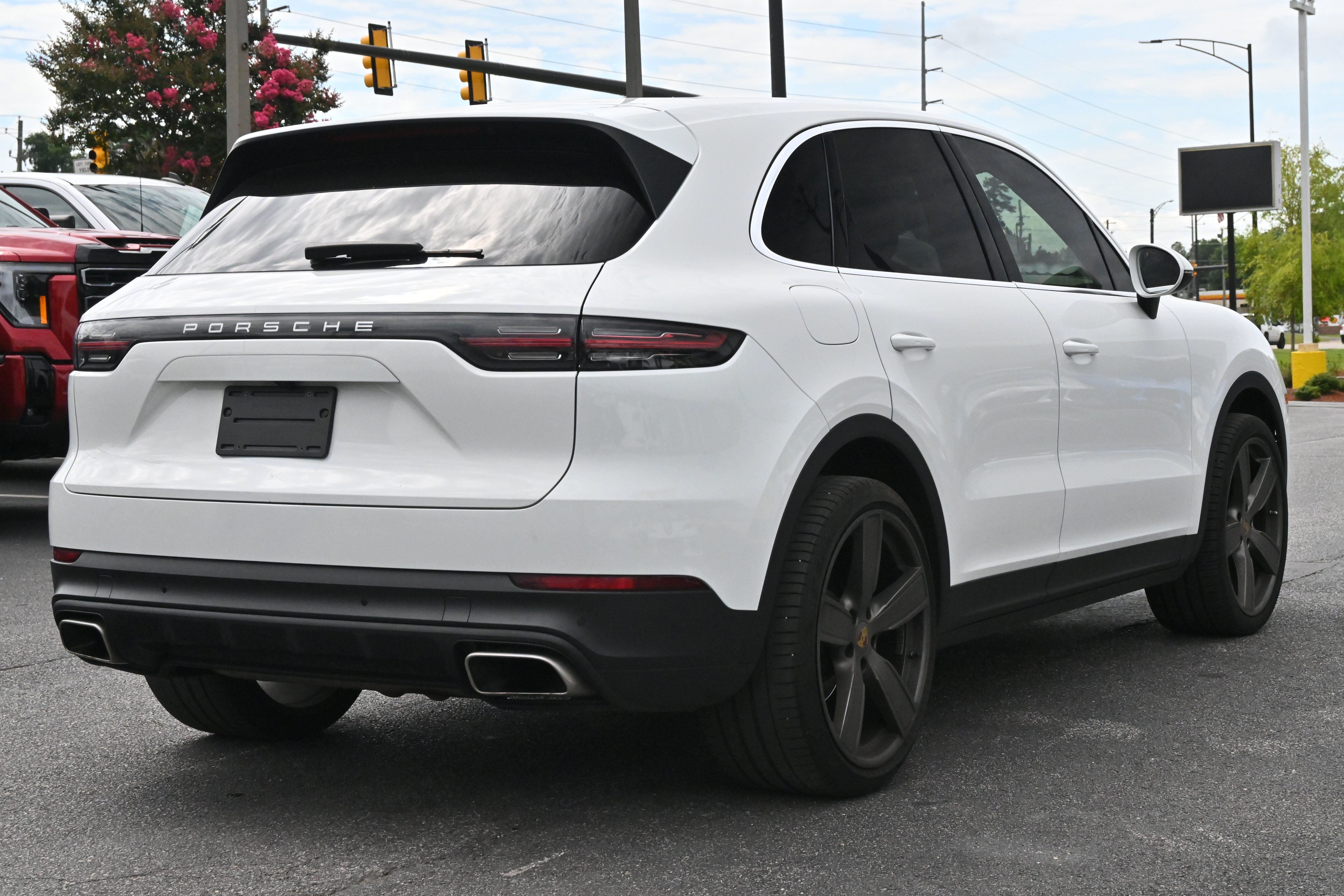 Used 2019 Porsche Cayenne AWD/4WD image 11