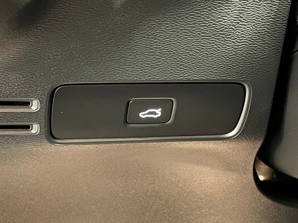 Used 2023 Volvo C40 P8 Recharge Ultimate w/ Protection Package Premier AWD/4WD image 14