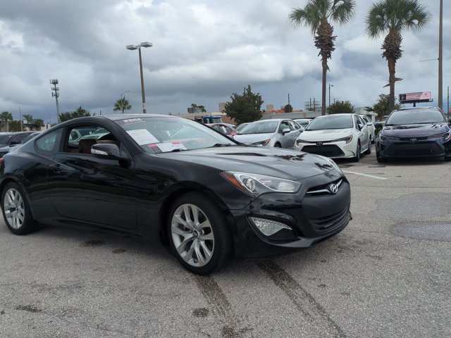 Used 2014 Hyundai Genesis 3.8 RWD image 3