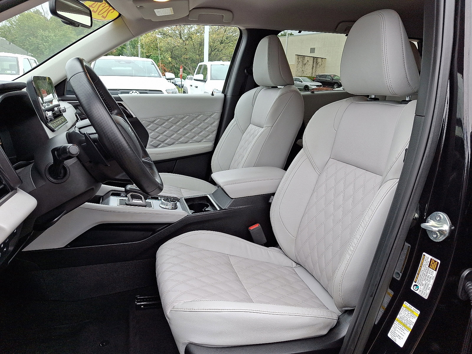 Used 2024 Mitsubishi Outlander SEL image 13