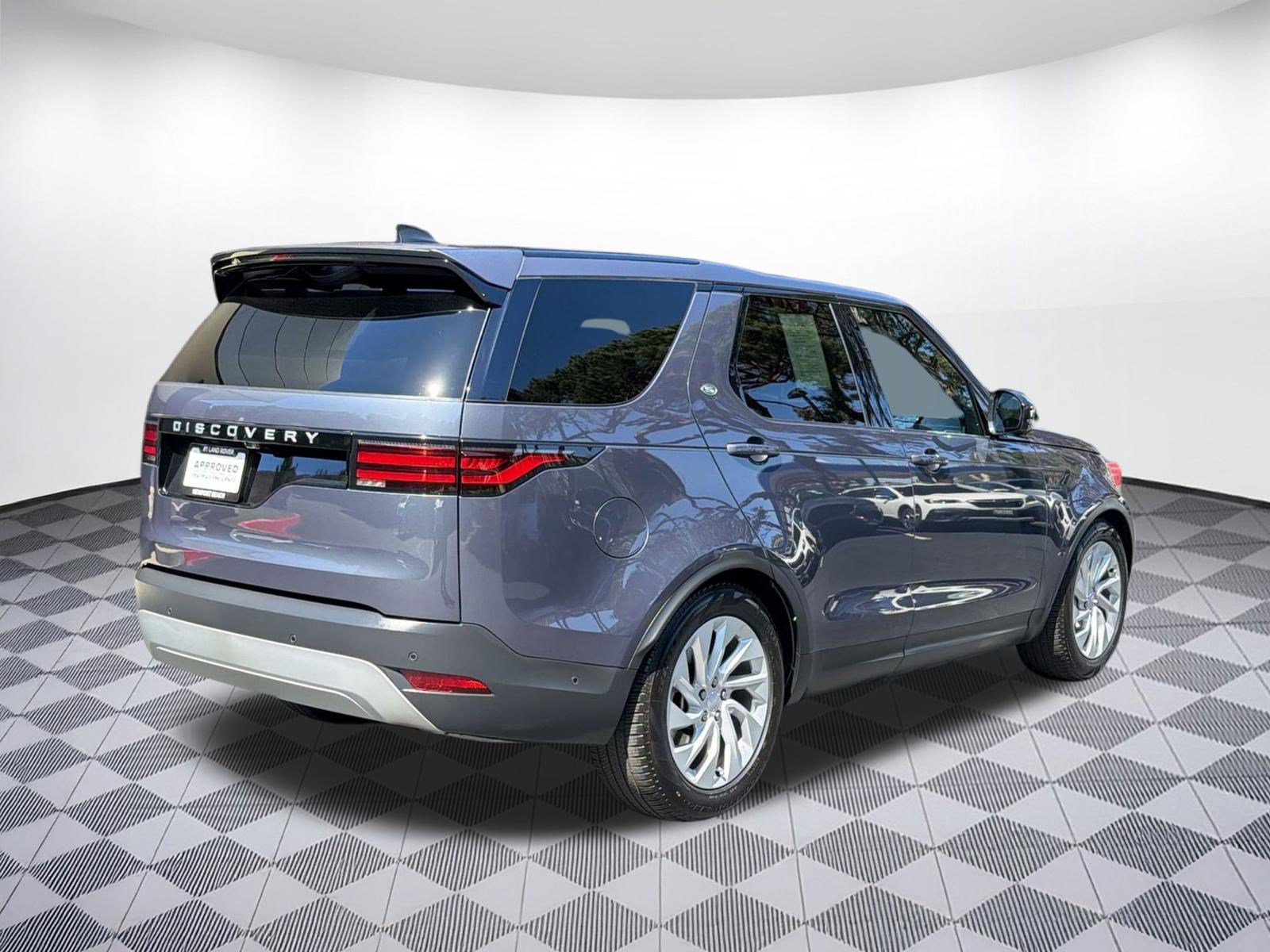 Certified 2025 Land Rover Discovery S AWD/4WD image 9