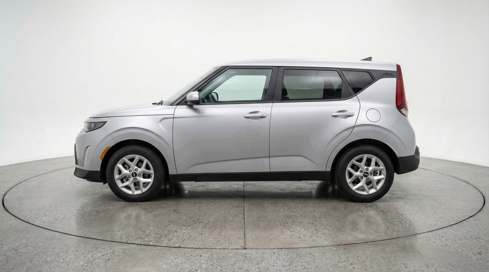Used 2025 Kia Soul LX w/ LX Technology Package image 5