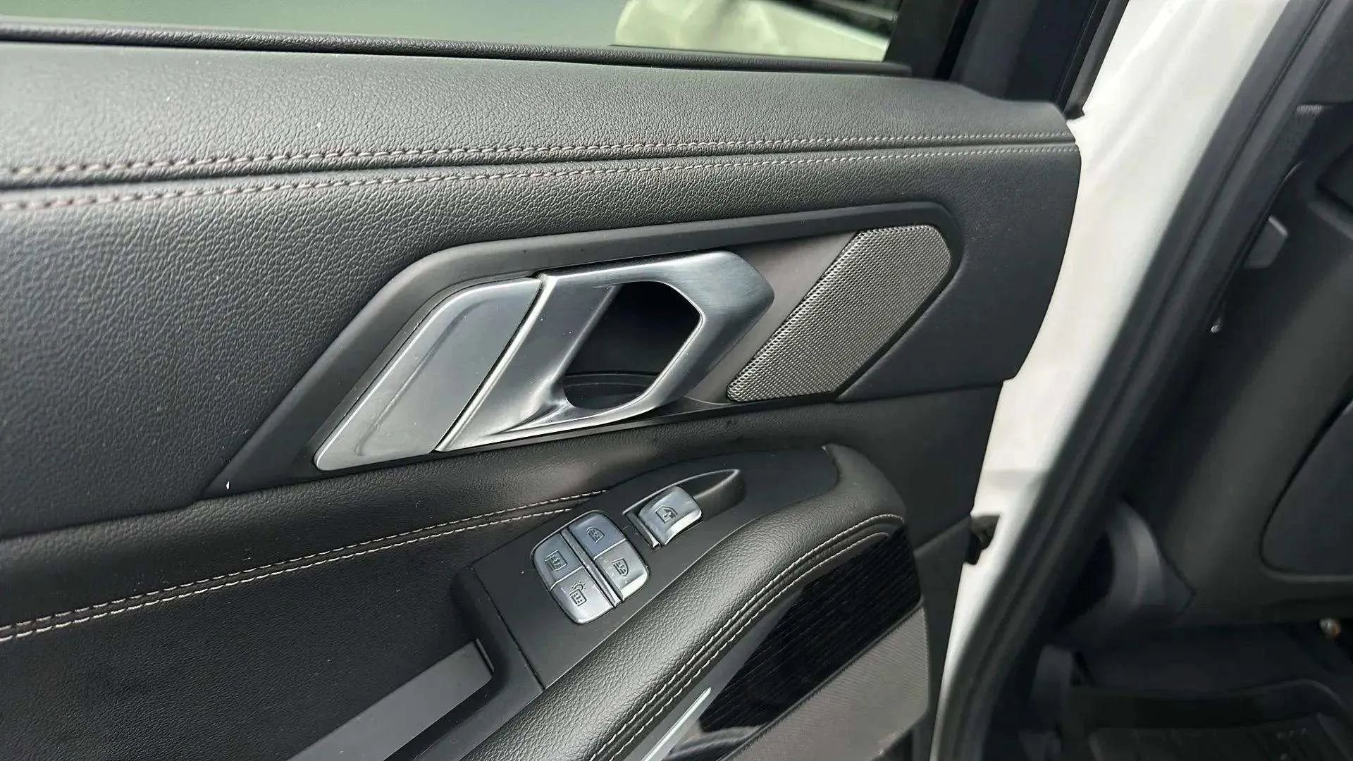 Used 2020 BMW X7 xDrive40i w/ M Sport Package image 12