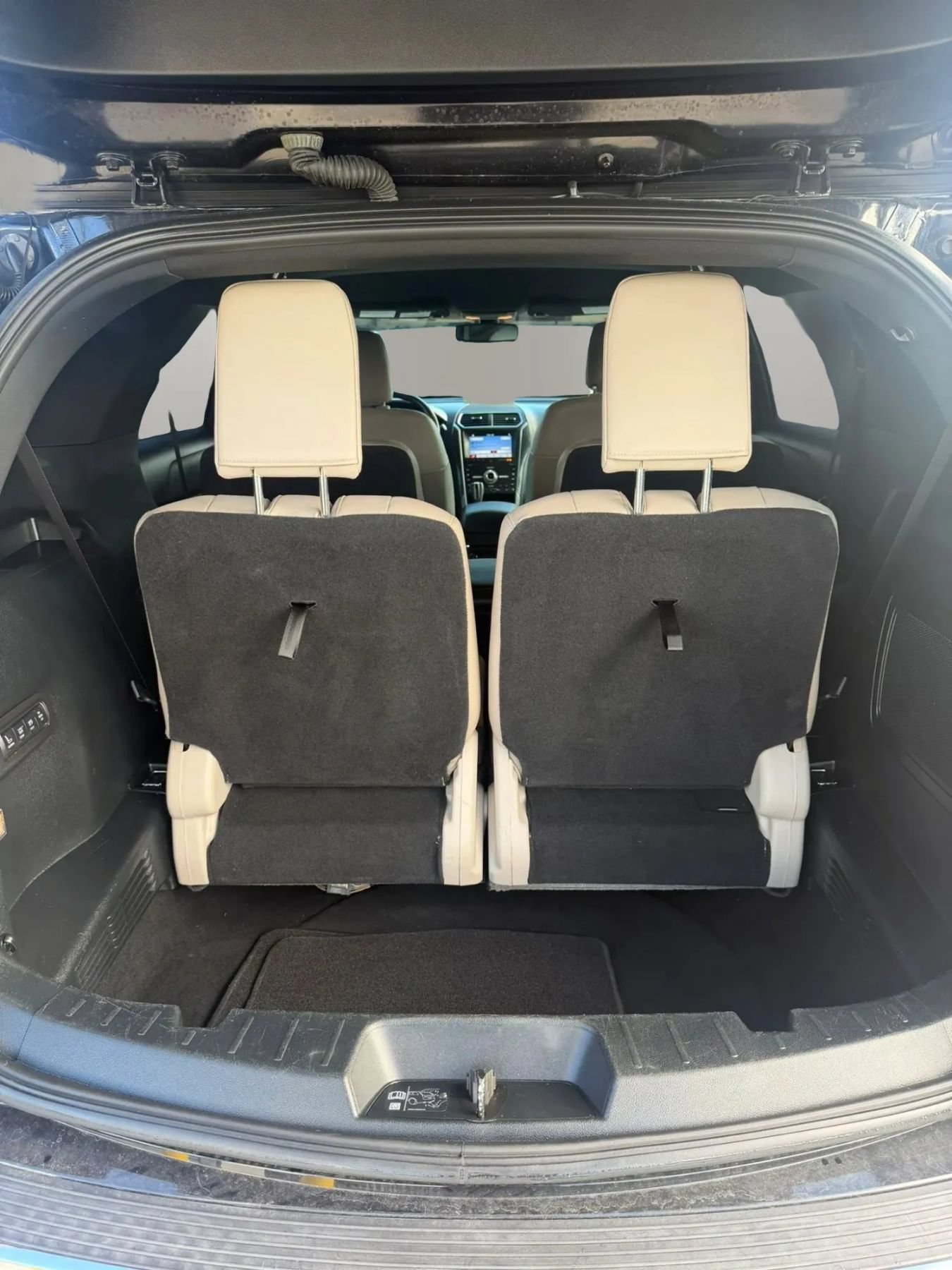 Used 2019 Ford Explorer Limited w/ Ford Safe & Smart Package FWD image 21