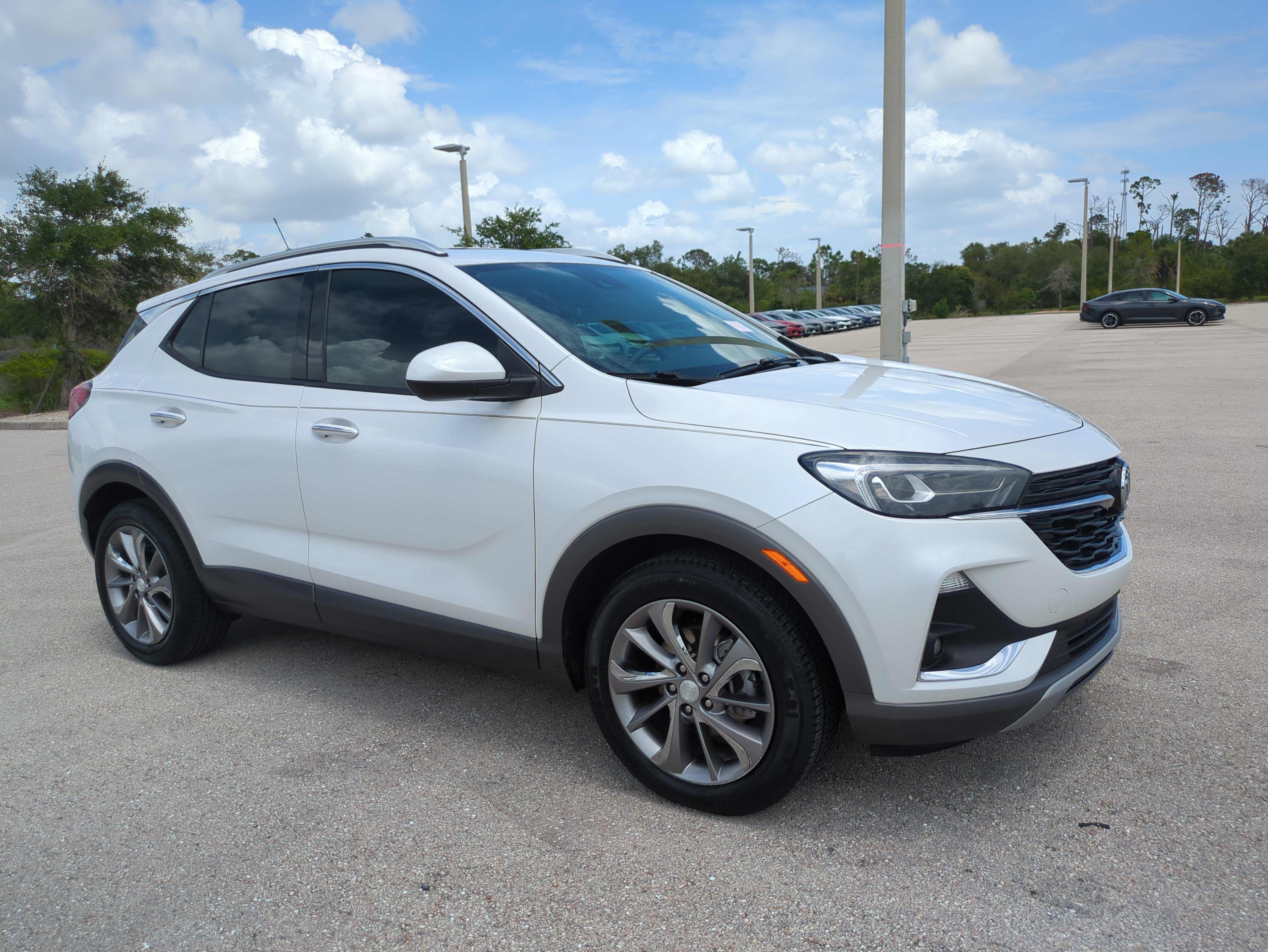 Used 2023 Buick Encore GX Essence w/ Experience Buick Package FWD image 2