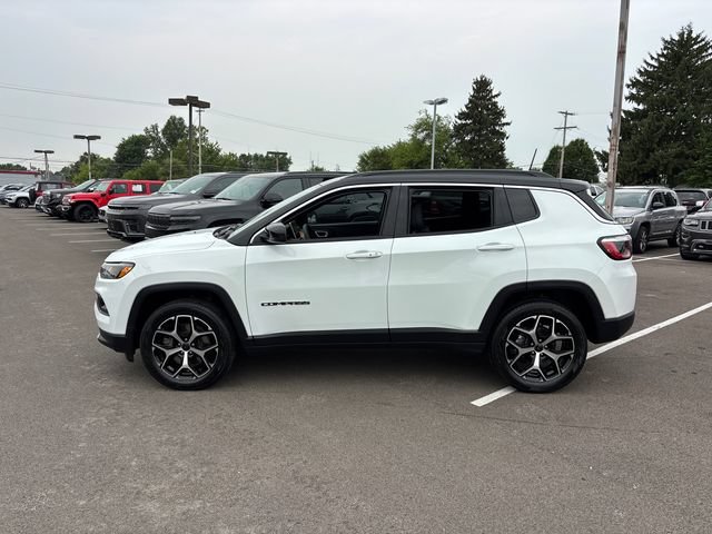Used 2025 Jeep Compass Limited AWD/4WD image 3