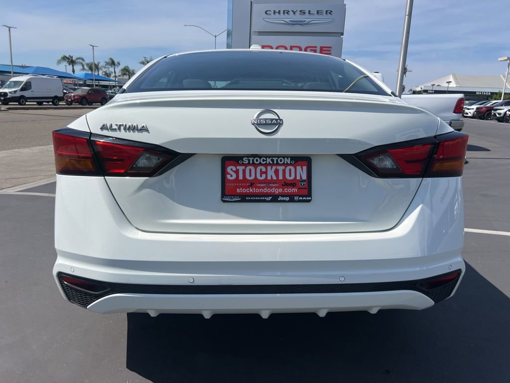 Used 2025 Nissan Altima 2.5 SV FWD image 11