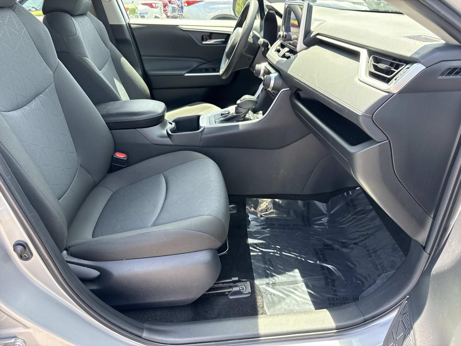 Used 2025 Toyota RAV4 XLE AWD/4WD image 25