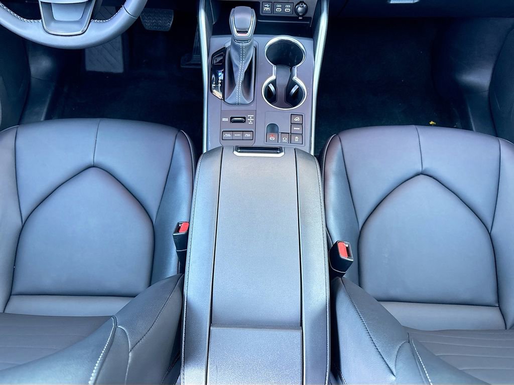 Certified 2025 Toyota Highlander XLE image 16