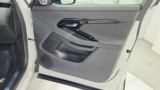 Used 2024 Land Rover Range Rover Evoque Dynamic SE image 26