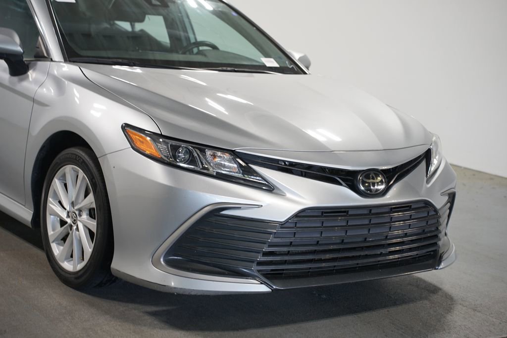 Used 2022 Toyota Camry LE FWD image 4