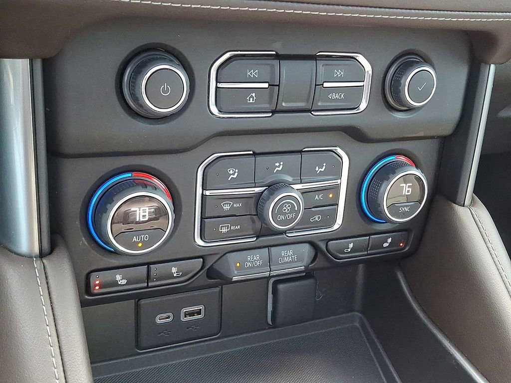 Used 2023 Chevrolet Suburban LT w/ Luxury Package image 19