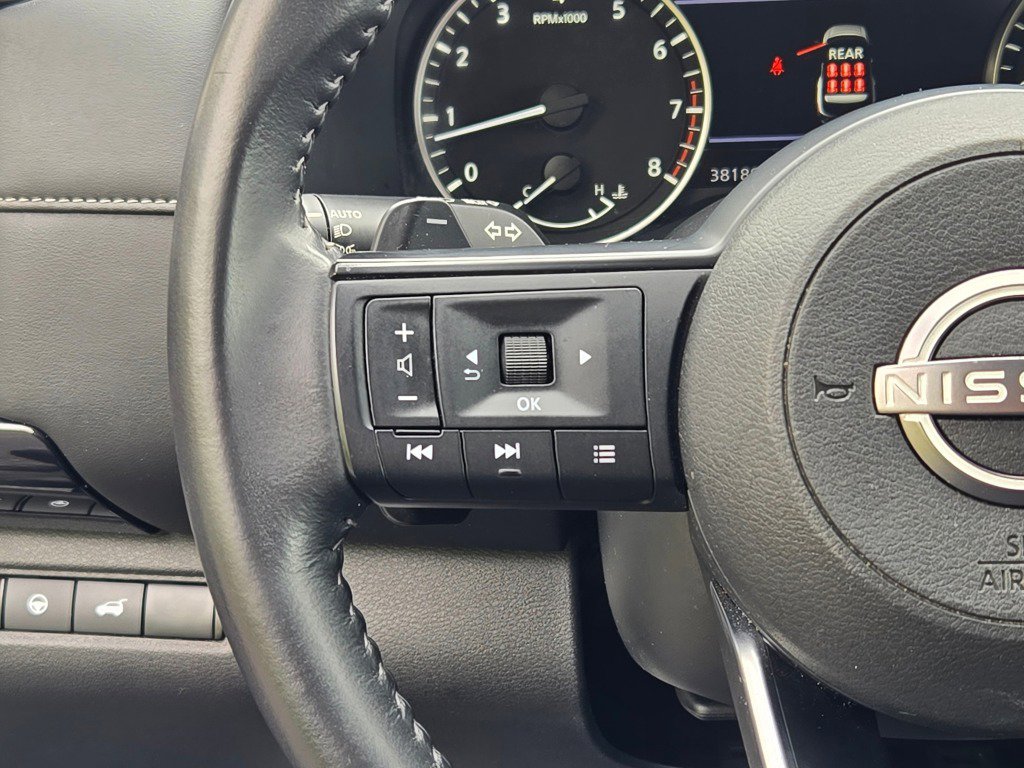 Used 2025 Nissan Pathfinder SV FWD image 31