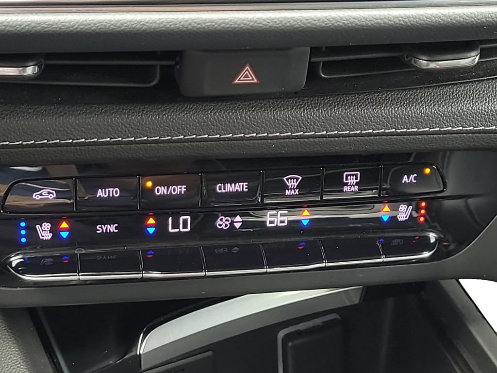Used 2021 Buick Envision Avenir w/ Technology Package II AWD/4WD image 18