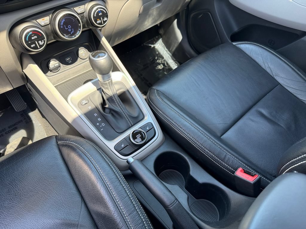 Used 2021 Hyundai Venue SEL w/ Premium Package FWD image 19
