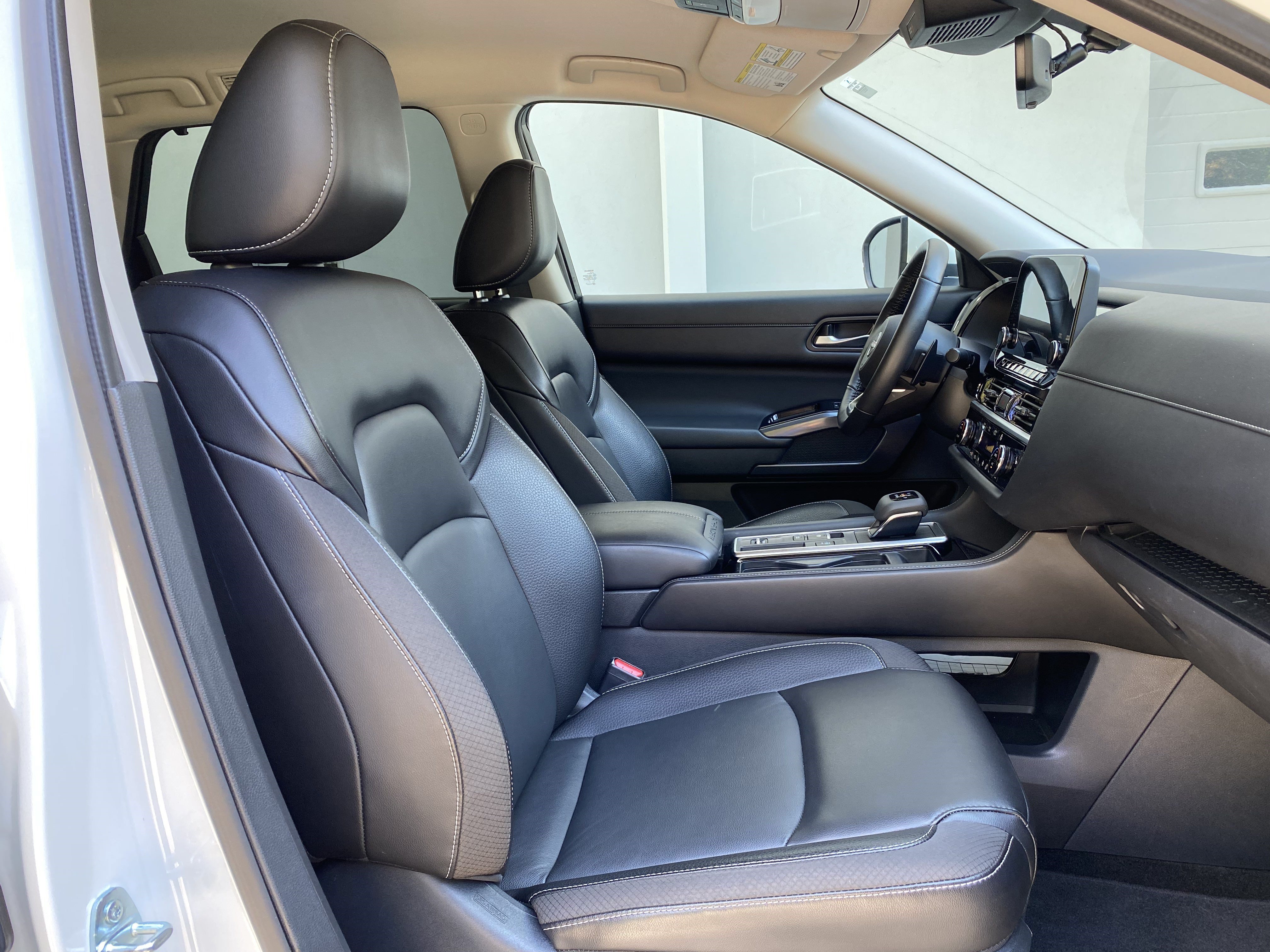 Used 2024 Nissan Pathfinder SL FWD image 31