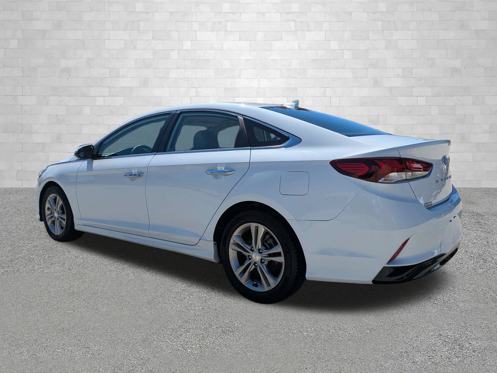 Used 2019 Hyundai Sonata SEL w/ Tech Package 02 FWD image 4