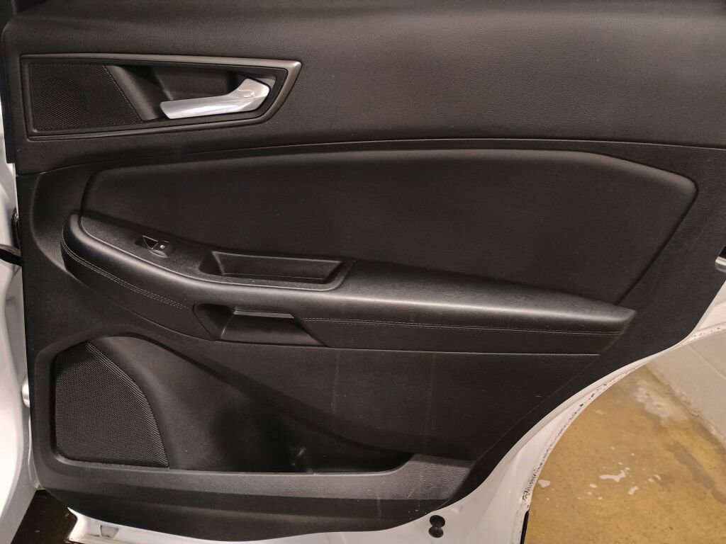 Used 2022 Ford Edge SE w/ Black Appearance Package image 22
