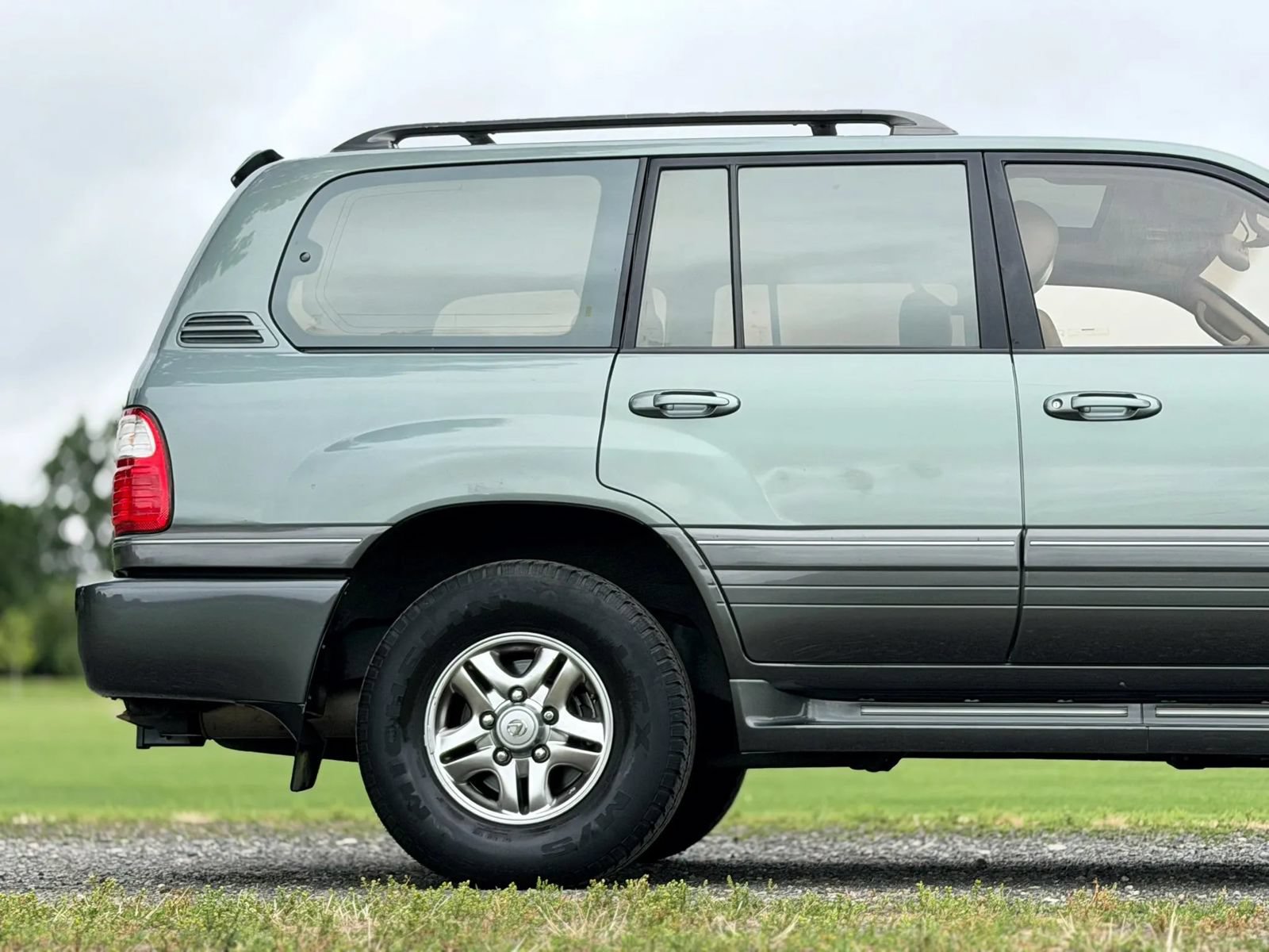 Used 2001 Lexus LX 470 4WD image 11