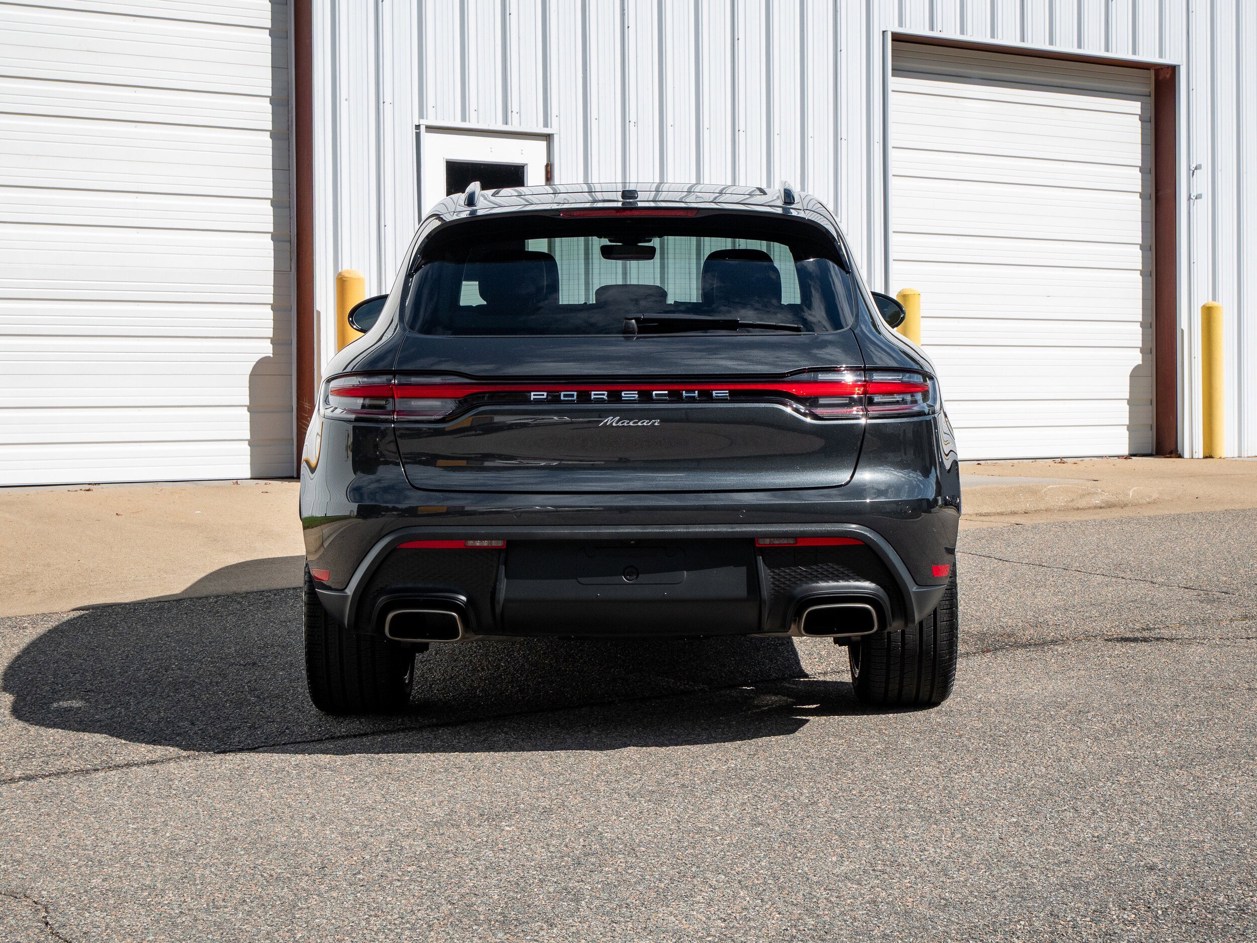 Certified 2025 Porsche Macan AWD/4WD image 6