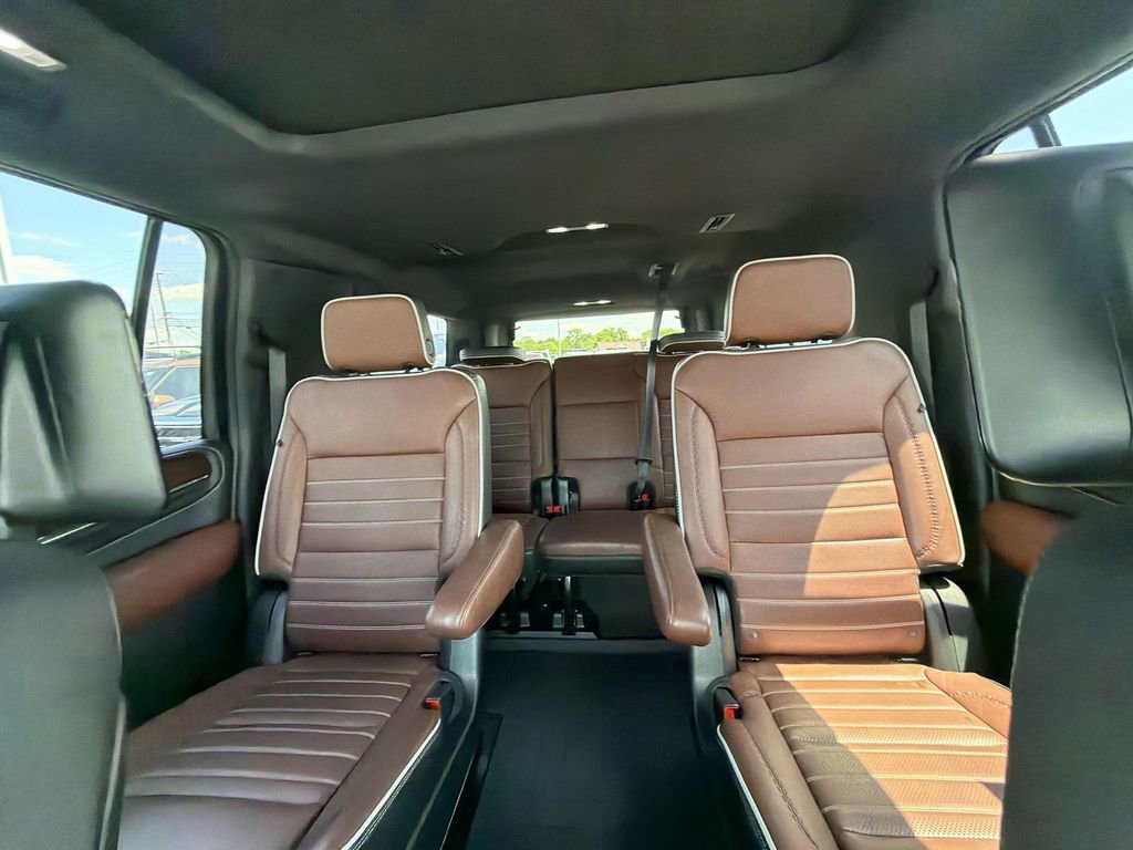 Used 2023 GMC Yukon XL Denali Ultimate AWD/4WD image 13