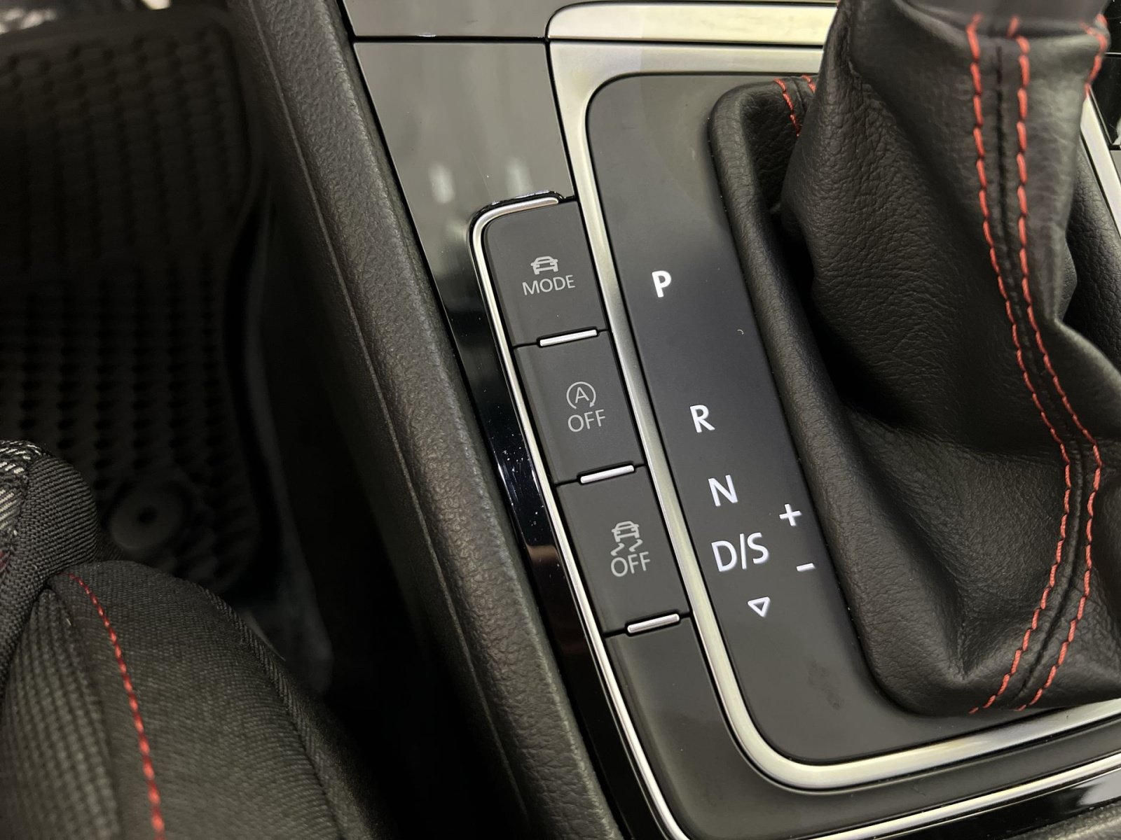 Used 2018 Volkswagen GTI S FWD image 35
