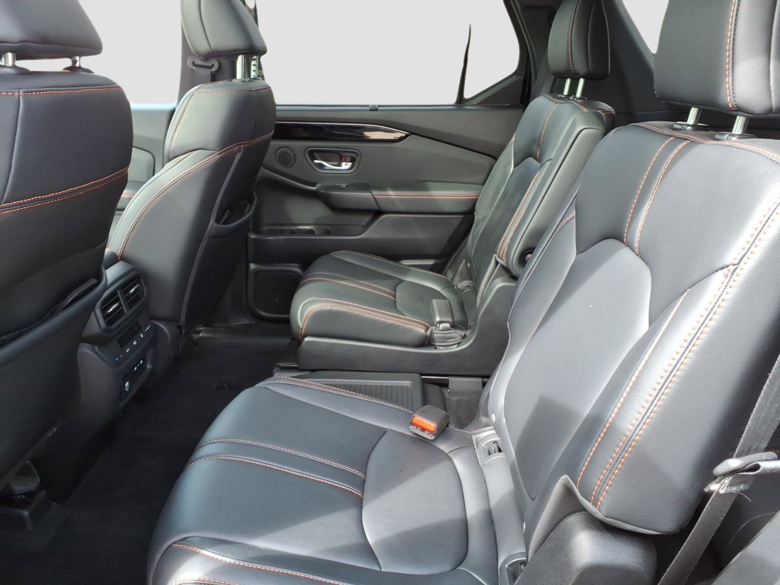 Used 2025 Honda Pilot TrailSport image 14