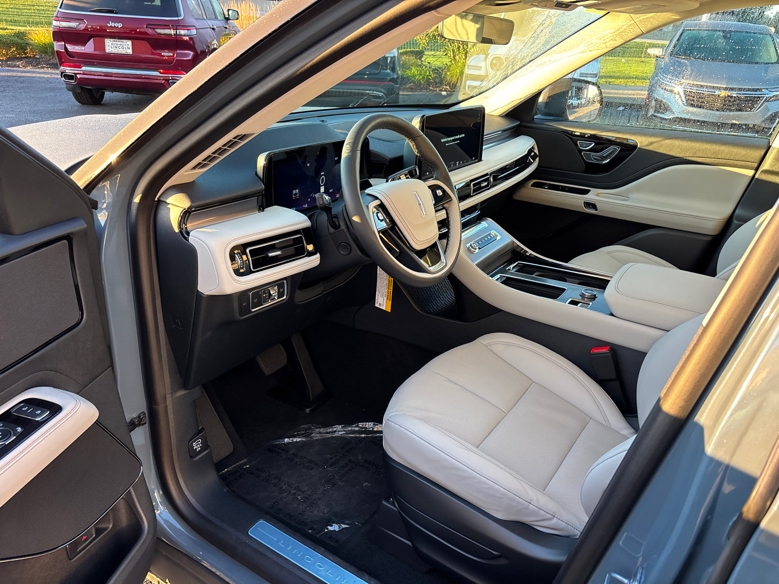 New 2027 Lincoln Aviator AWD image 22