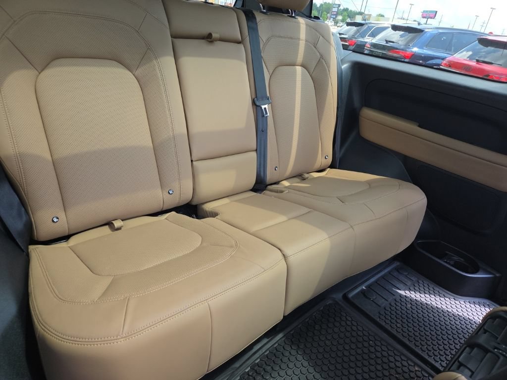 Used 2025 Land Rover Defender 90 S AWD/4WD image 25