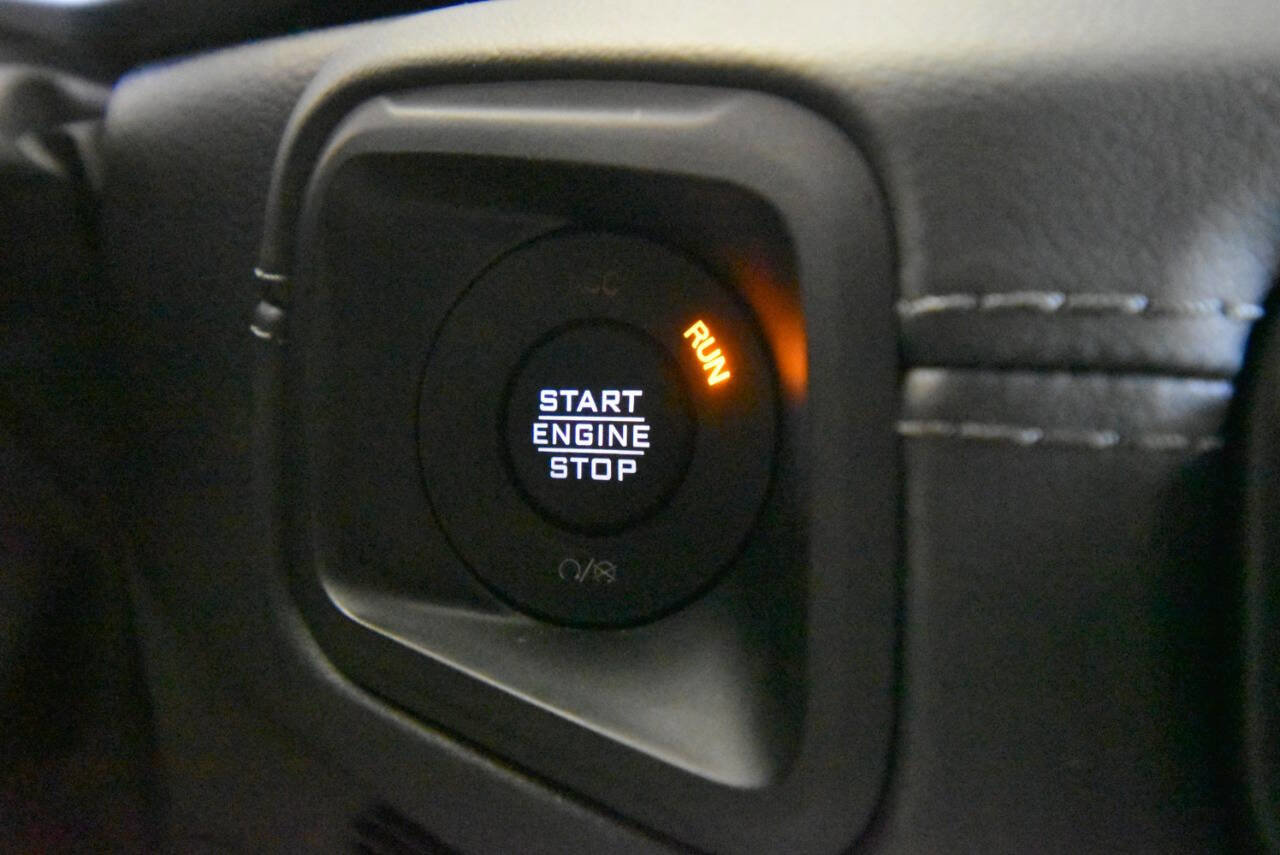 Used 2025 Jeep Wrangler Unlimited Sahara image 23