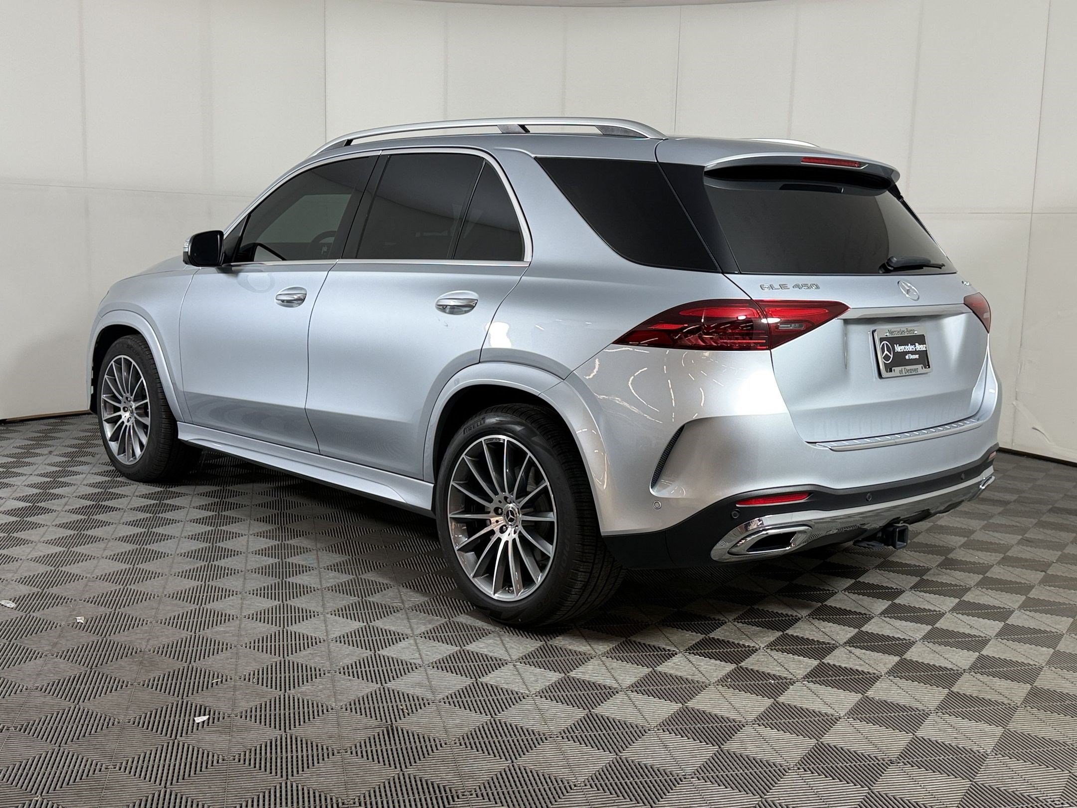 Used 2024 Mercedes-Benz GLE 450 4MATIC image 3