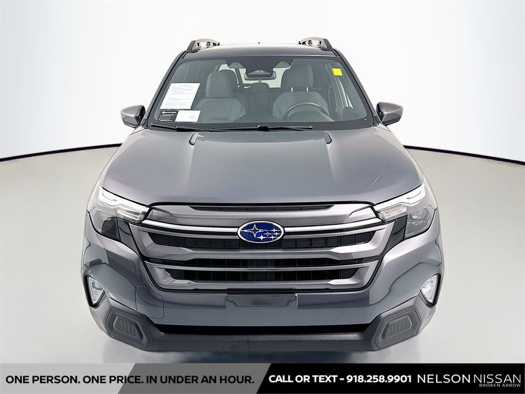 Used 2025 Subaru Forester Premium image 2