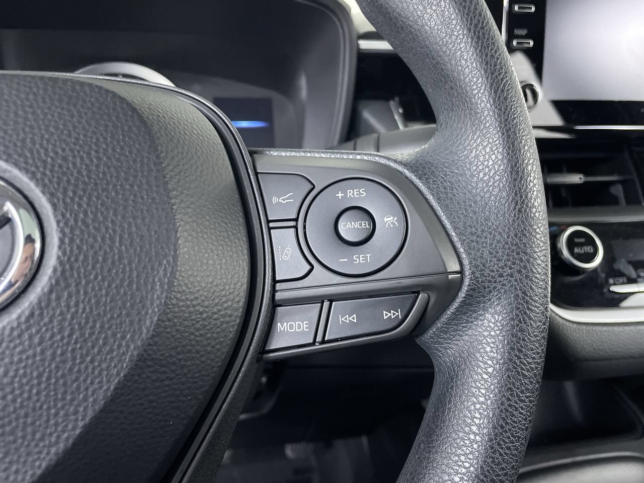 Used 2020 Toyota Corolla LE w/ LE Premium Package FWD image 28