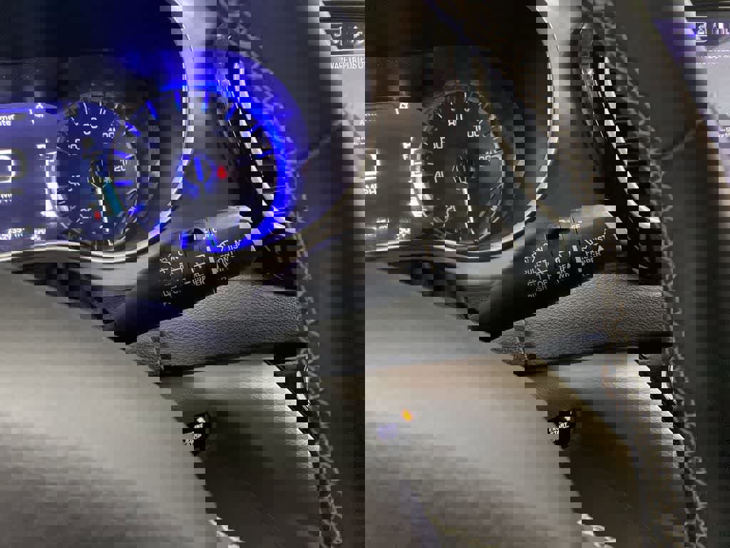 Used 2023 Chrysler Pacifica Touring-L image 22