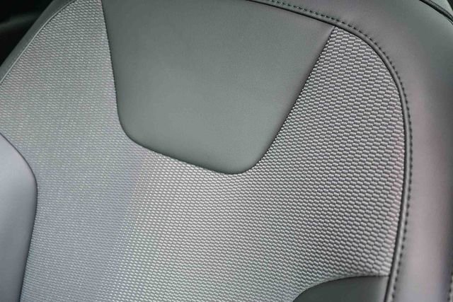 Certified 2025 Kia Niro EX image 21