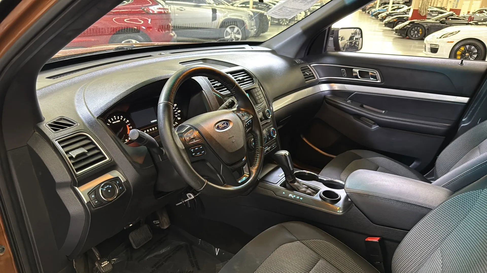 Used 2017 Ford Explorer XLT FWD image 10