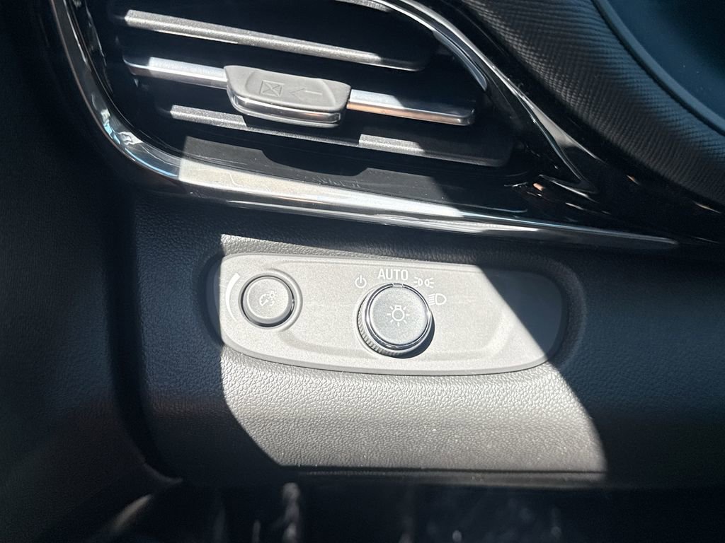 New 2026 Buick Envista Avenir FWD image 17