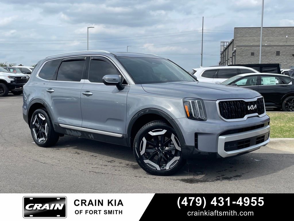 Used 2025 Kia Telluride EX w/ EX Captain's Chair Package image 1