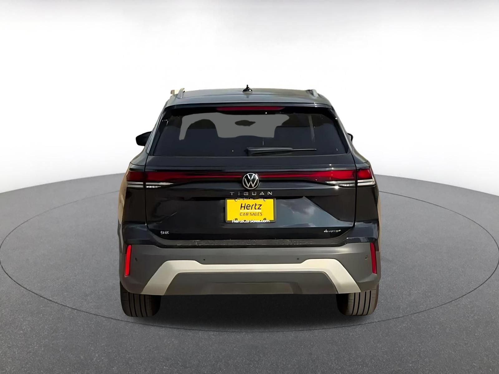 Used 2026 Volkswagen Tiguan SE AWD/4WD image 12