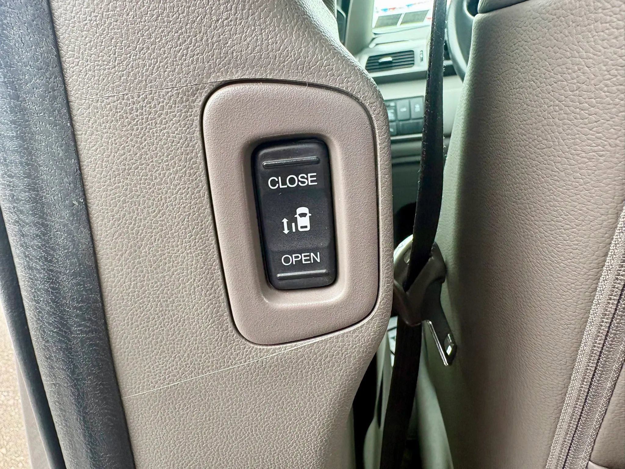 Used 2015 Honda Odyssey Touring Elite image 11