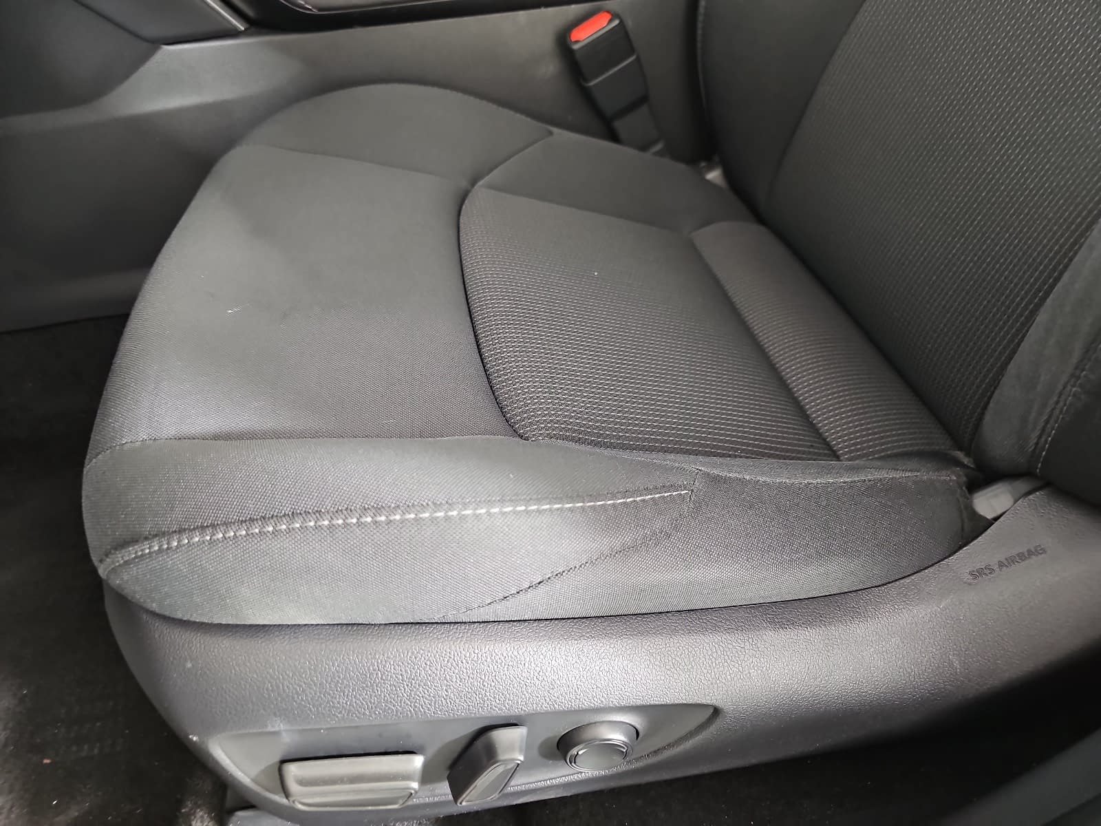 Used 2023 Toyota Venza LE AWD/4WD image 26