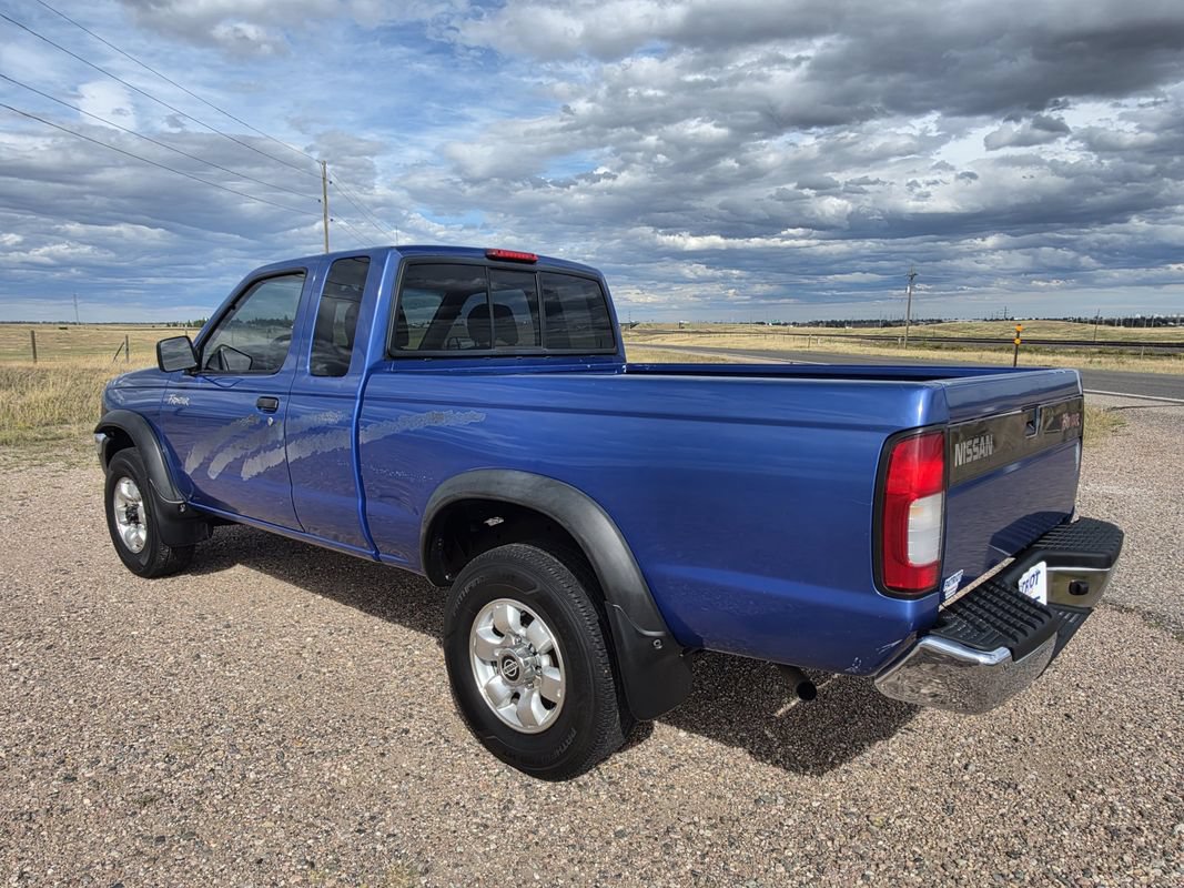 Used 1998 Nissan Frontier XE AWD/4WD image 3