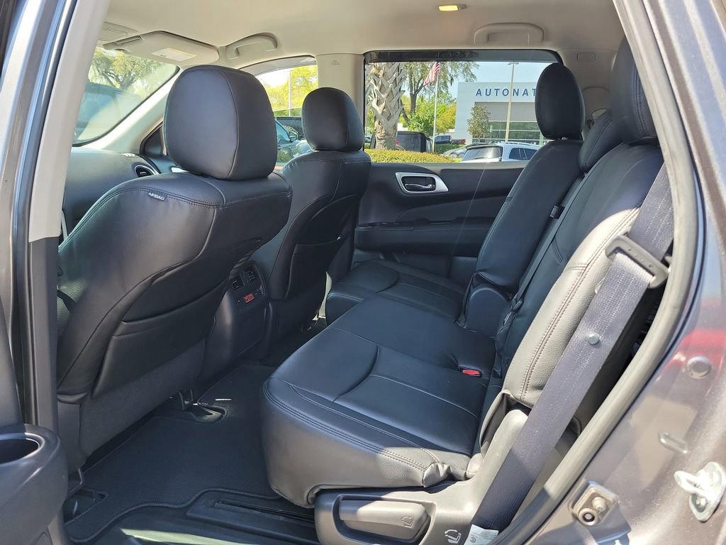 Used 2017 Nissan Pathfinder SV image 12